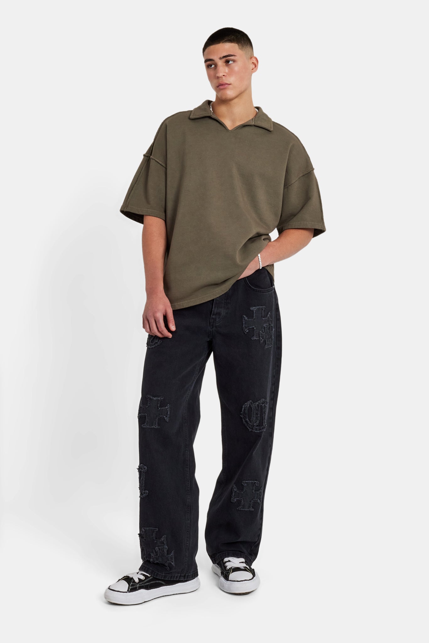 Kurzärmliges Sweatshirt mit sichtbaren Nähten und Kragen – Verwaschenes Grün